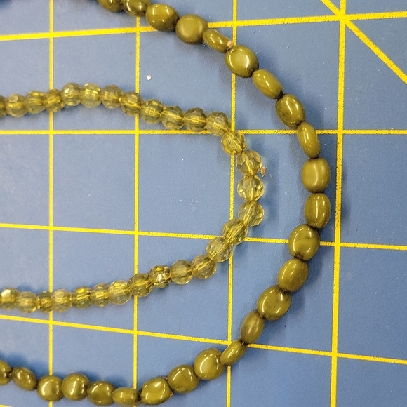 Green Beaded 32" Necklace - Picture 3 of 4